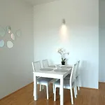 Privates Apartment In Westberlin - Jomi Stays